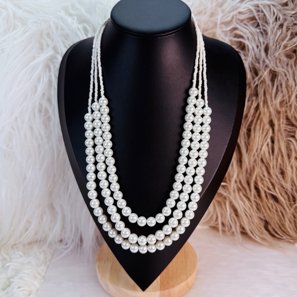 Vintage Elegant 3 strand Faux Pearl White Weighted Necklace - Picture 13 of 13